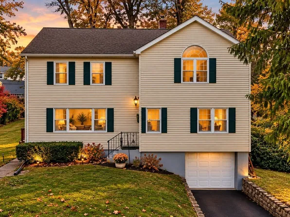 81 Causeway Ter, Leominster, MA 01453