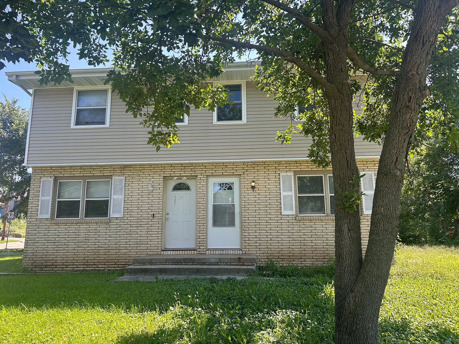 3 bed, $1,200 — Photo 1