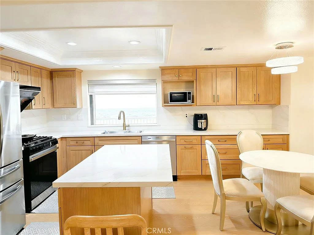 6 bed, 2050 sqft, $5,000 — Photo 4