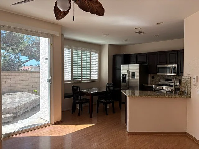 4 bed, 2.5 bath, 1726 sqft, $4,380 — Photo 4