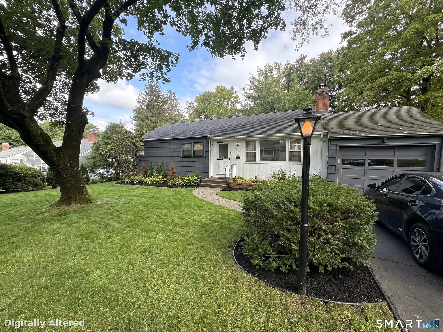 3 bed, 1.0 bath, 1240 sqft, $3,250 — Photo 2