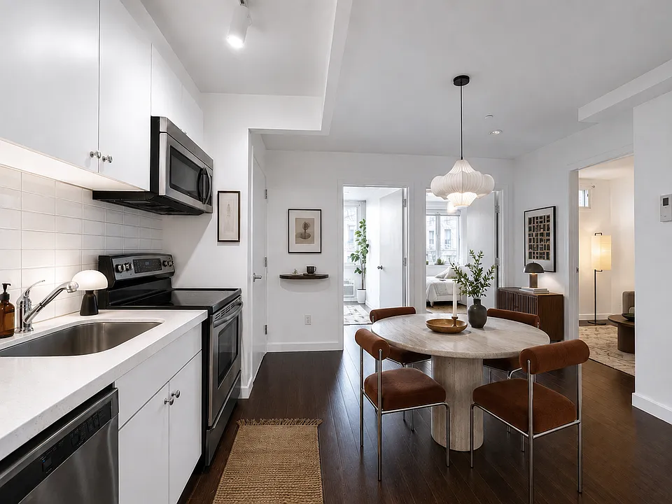 286 Stanhope St #2