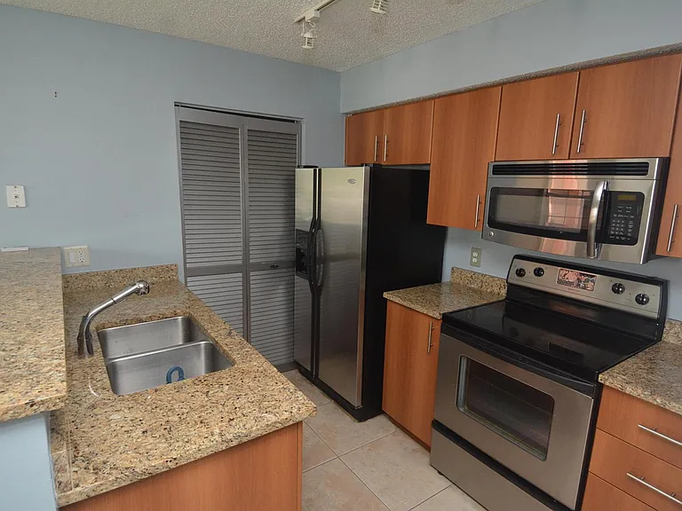 1385 Crystal Way #C — Photo 9