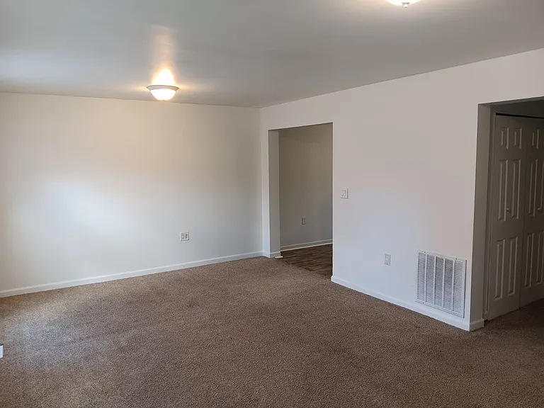220 S Yellow Springs St — Photo 3