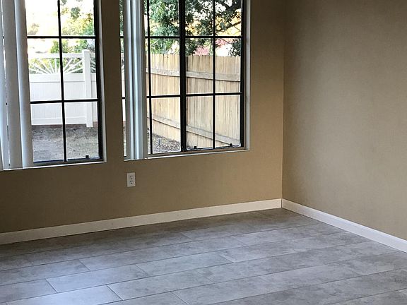 3rd image of 13117 Entreken Ave