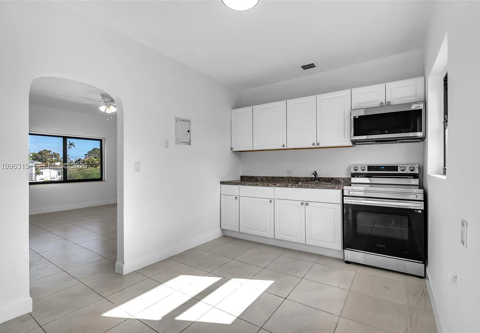 2 bed, 762 sqft, $2,595 — Photo 1