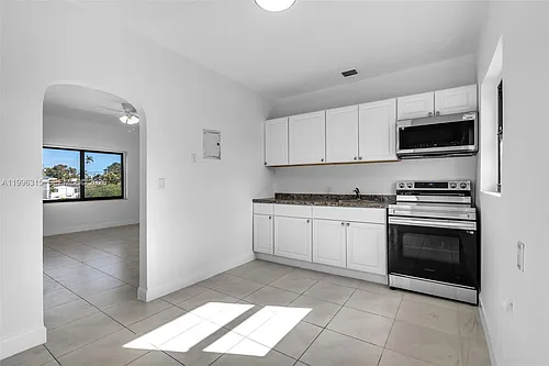 130 SW 31st Ct #3 Photo 1