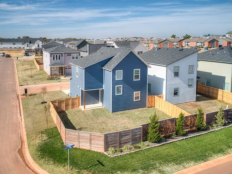 2523 NW 132nd Pl — Photo 38