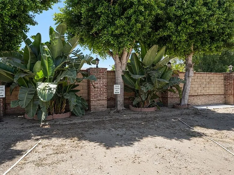 22521 Victory Blvd #B — Photo 16