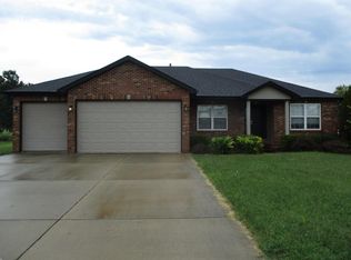 665 Erica Dr, Granite City, IL 62040