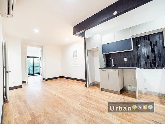 2nd image of 562 Park Pl #4R
