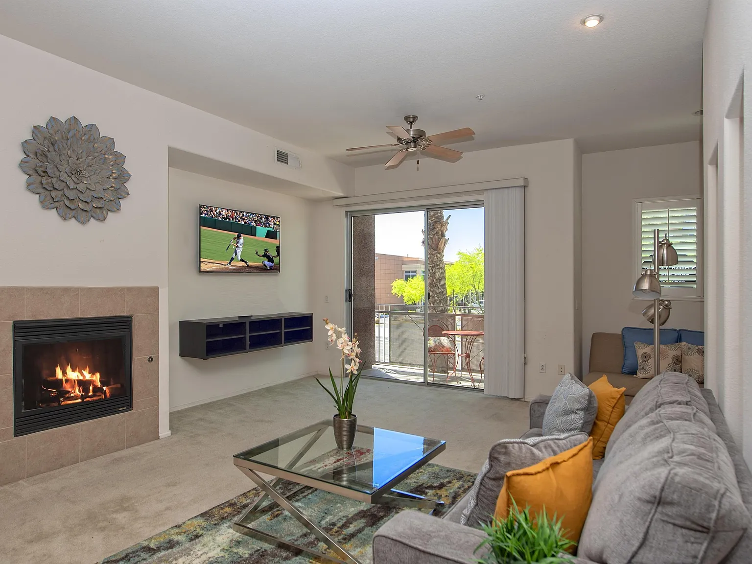 2 bed, 3.0 bath, 1784 sqft, $2,400 — Photo 2