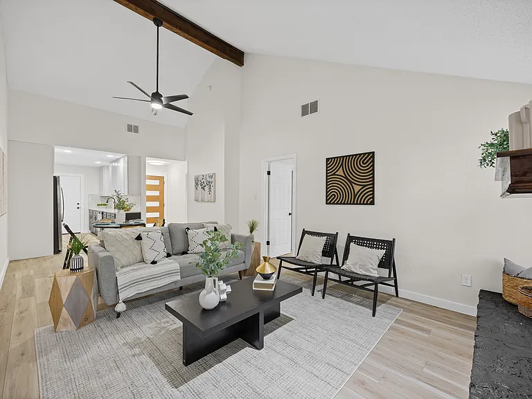 16043 Stoneham Cir — Photo 3