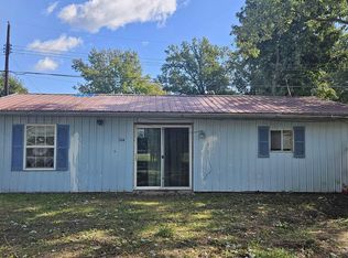 104 S Park St, Hurst, IL 62949