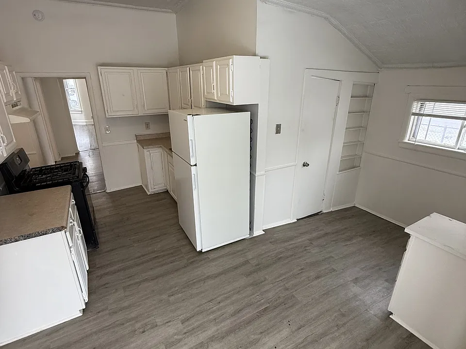 74 Jessamine Ave W