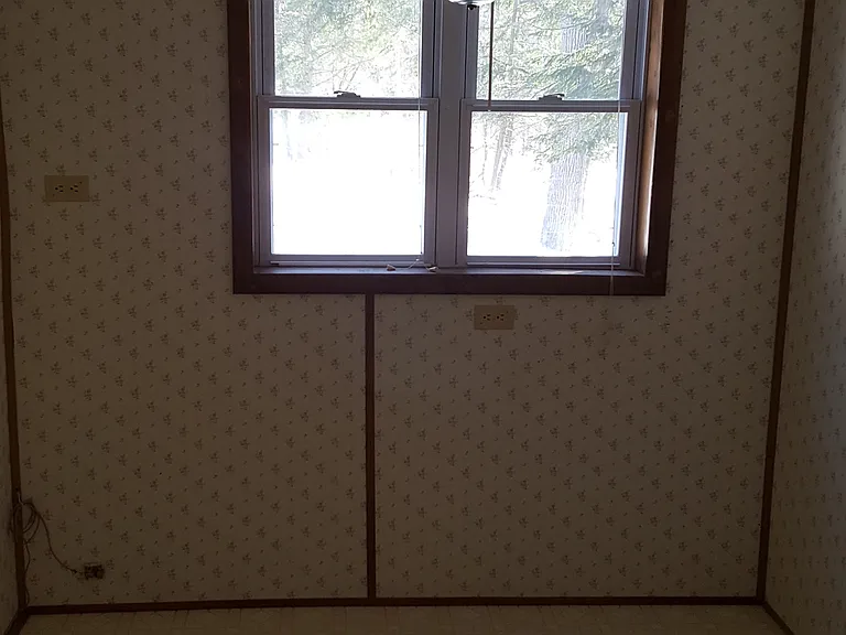 breakfast area off kitchen