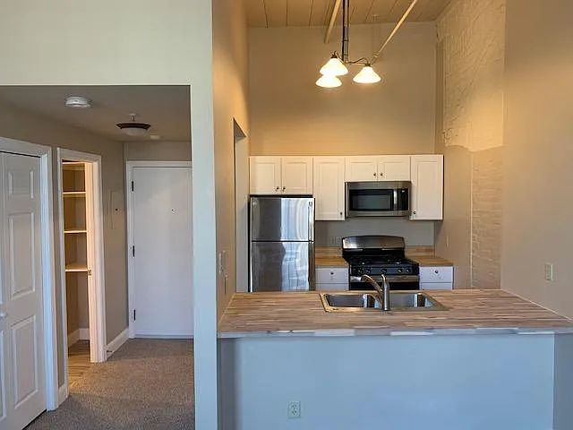 100 Main St — Photo 11