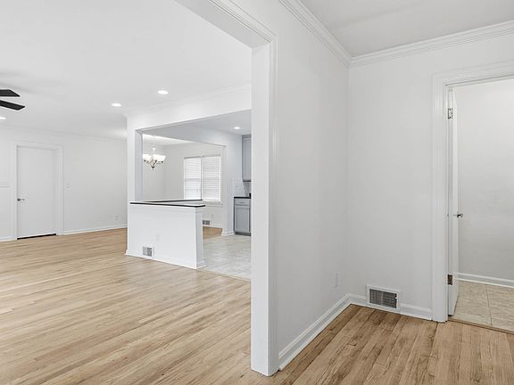 3rd image of 2037 Griffith Ave