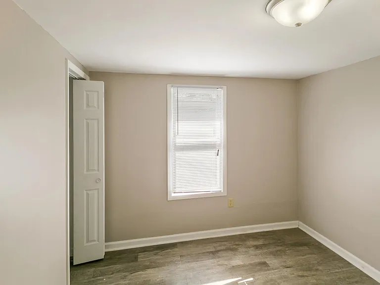 502 E High St — Photo 9