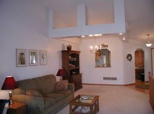 540 Deer Ridge Ln S, Maplewood, MN 55119