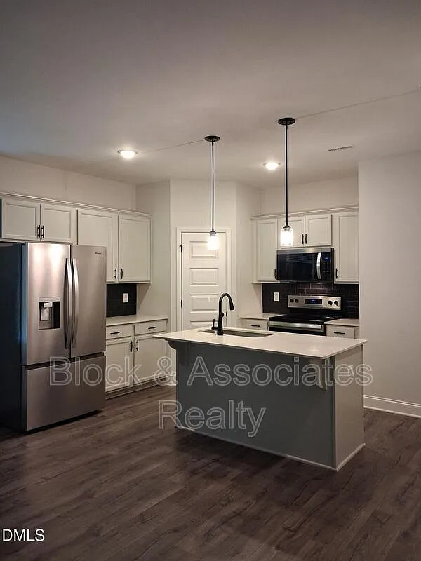 3 bed, 2.0 bath, $1,890 — Photo 4