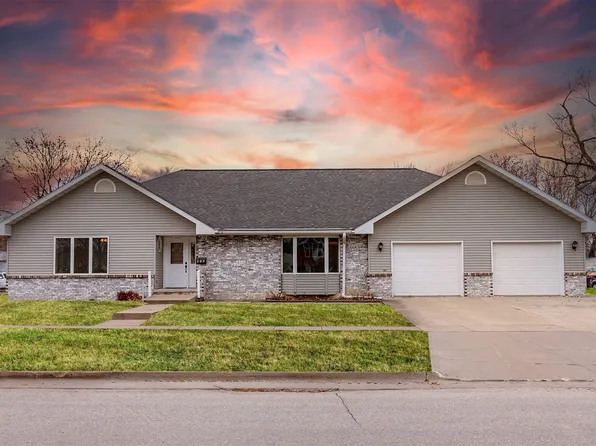 818 Rapids St, Adel, IA 50003