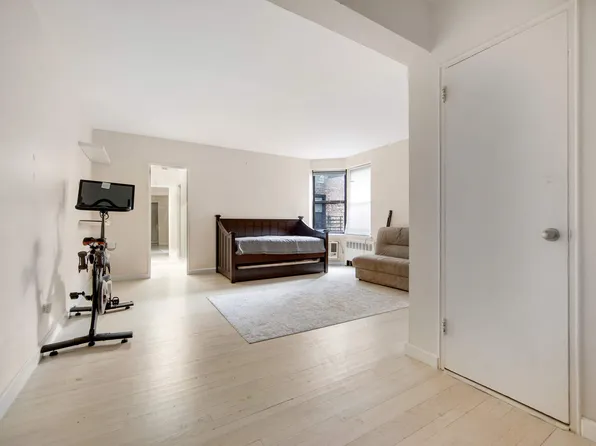 330 East 70th Street 4G image 1 of 6