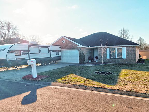 2nd image of 209 W Savannah Dr