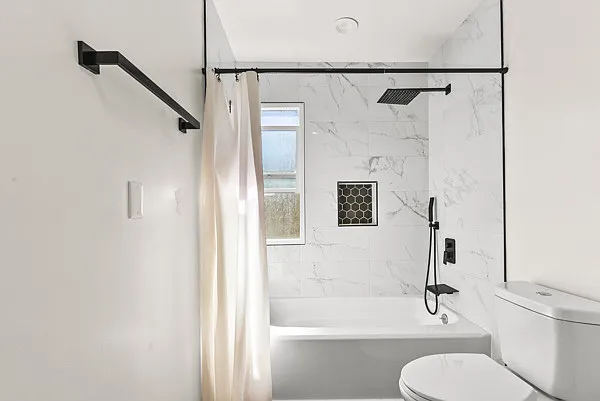 5409 Yarmouth Ave #3 — Photo 3