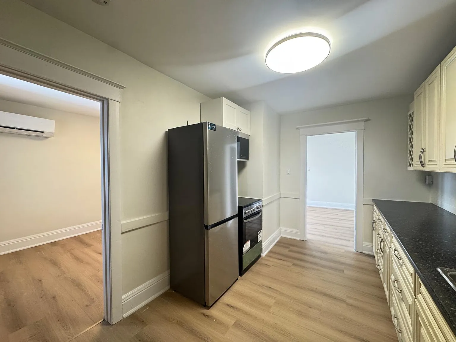 931 Main St East — Photo 4