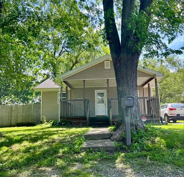 1424 Fayette St — Photo 4