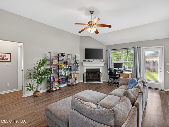 4th image of 2212 Paula Cir