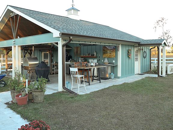 2nd image of 585 Old Savannah Rd