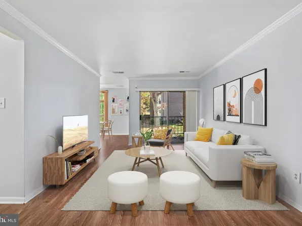 3328 Woodburn Village Dr APT 24, Annandale, VA 22003