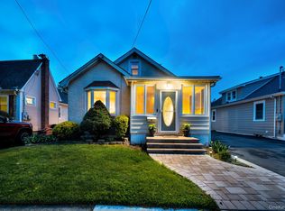 35 Orchard St, Merrick, NY 11566