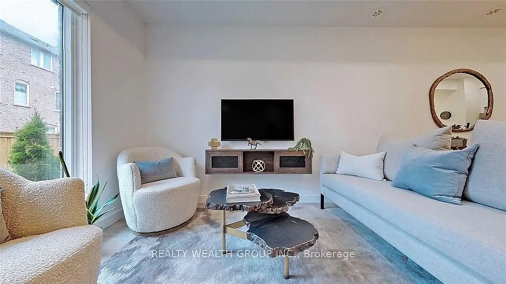 4 bed, $2,900 — Photo 2