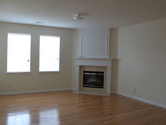 3rd image of 423 Weatherstone Pl