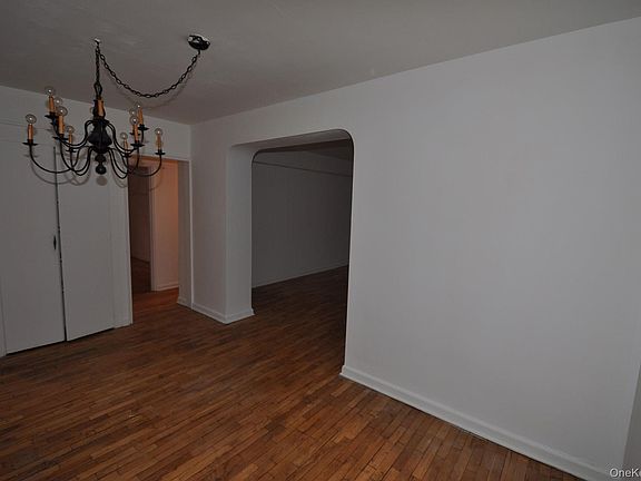 5th image of 142 Garth Road #1R