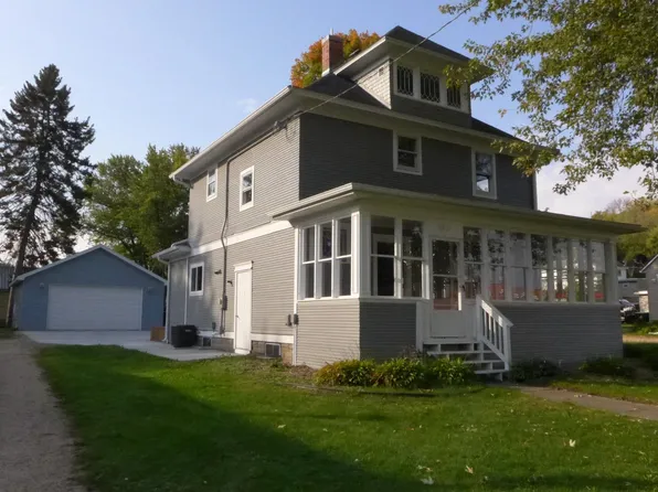 663 E Main St #A, Ellsworth, WI 54011