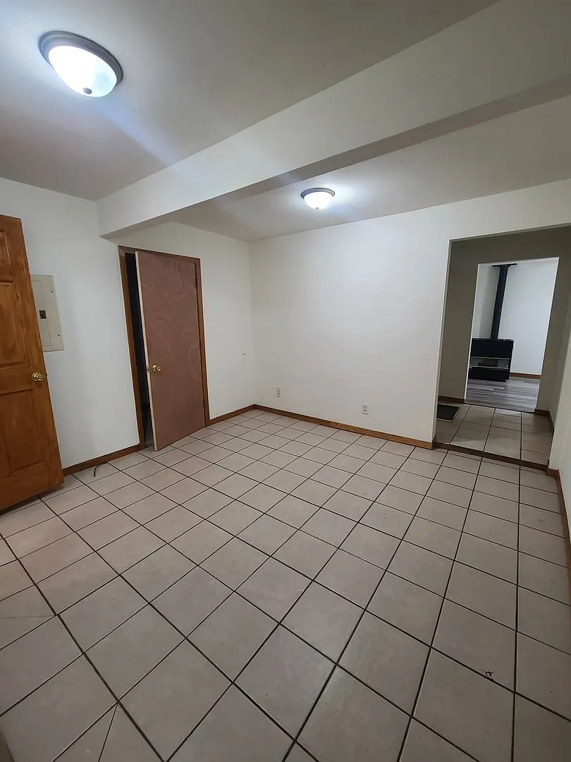 809 E Park St — Photo 3