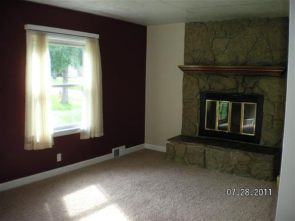 2nd image of 8 Knoll Ct