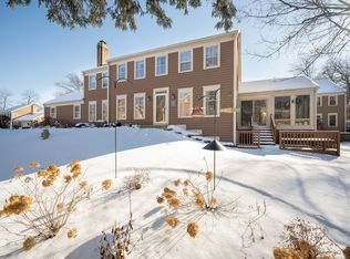 1564 Stonebridge Trl, Wheaton, IL 60189