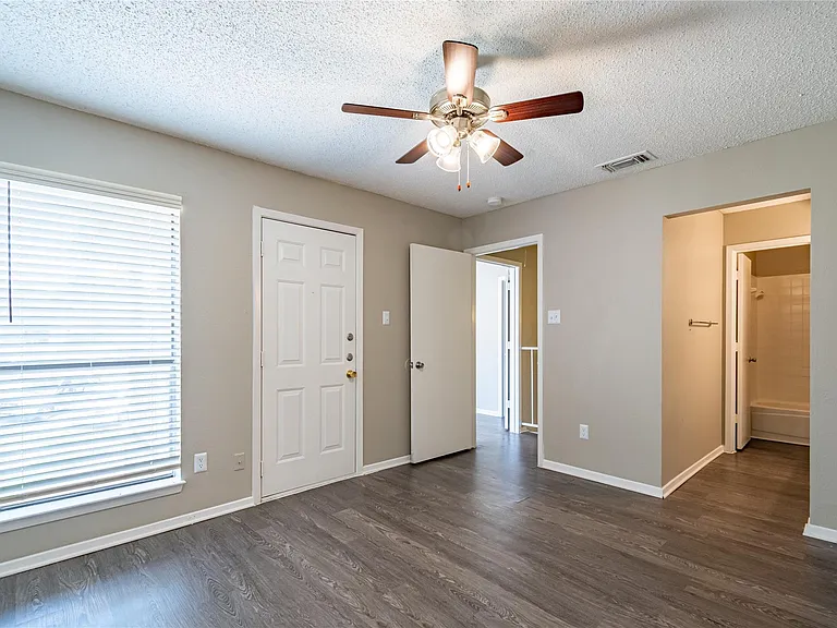 806 Treadwell Ct #806B — Photo 17