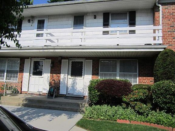 2nd image of 684 E Front St