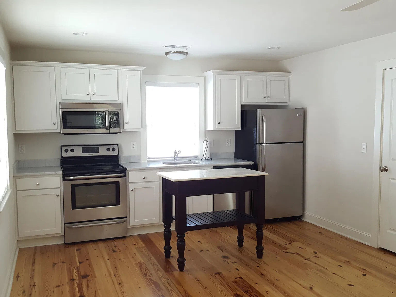 1 bed, 1.0 bath, 650 sqft, $2,300 — Photo 4