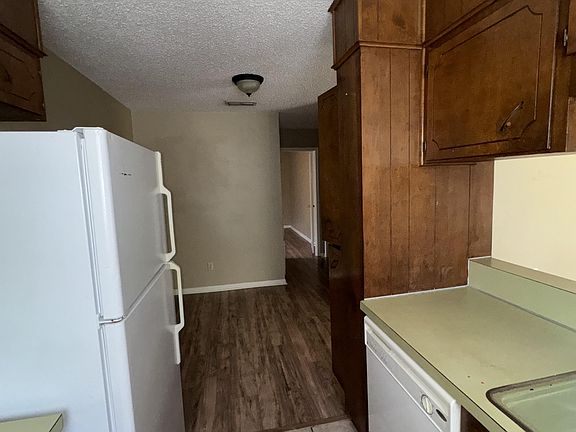 5th image of 2213 Jennifer Dr #4