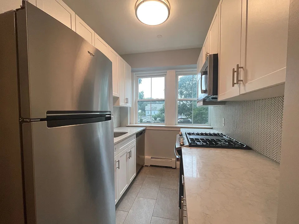 235 Lafayette St #5