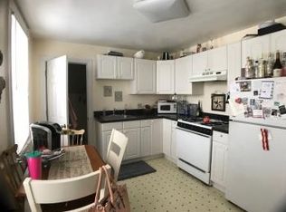 2 Goodwin St #2A, Newport, RI 02840