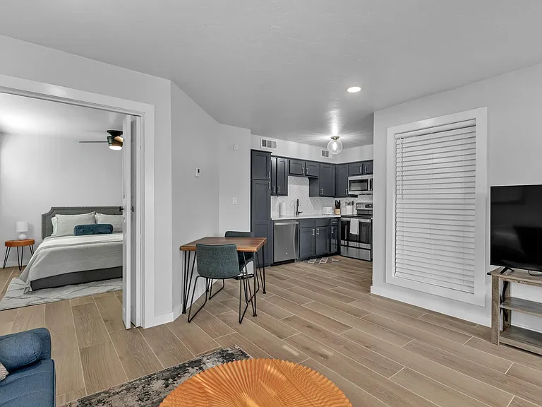 11550 N May Ave #106 — Photo 9