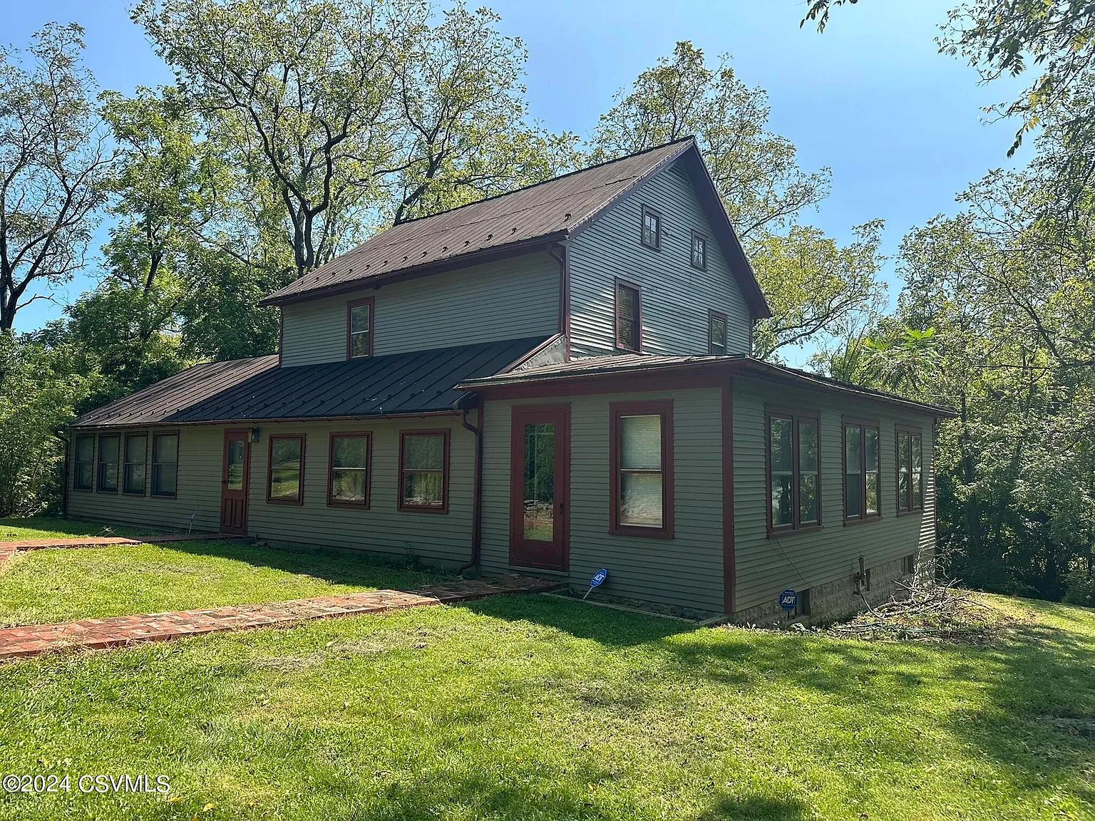 4 bed, 2283 sqft, $1,925 — Photo 3
